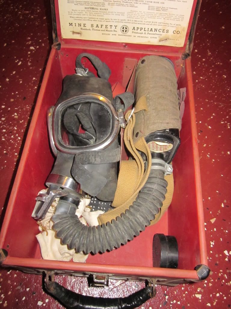 gasmaskandcanister.jpg