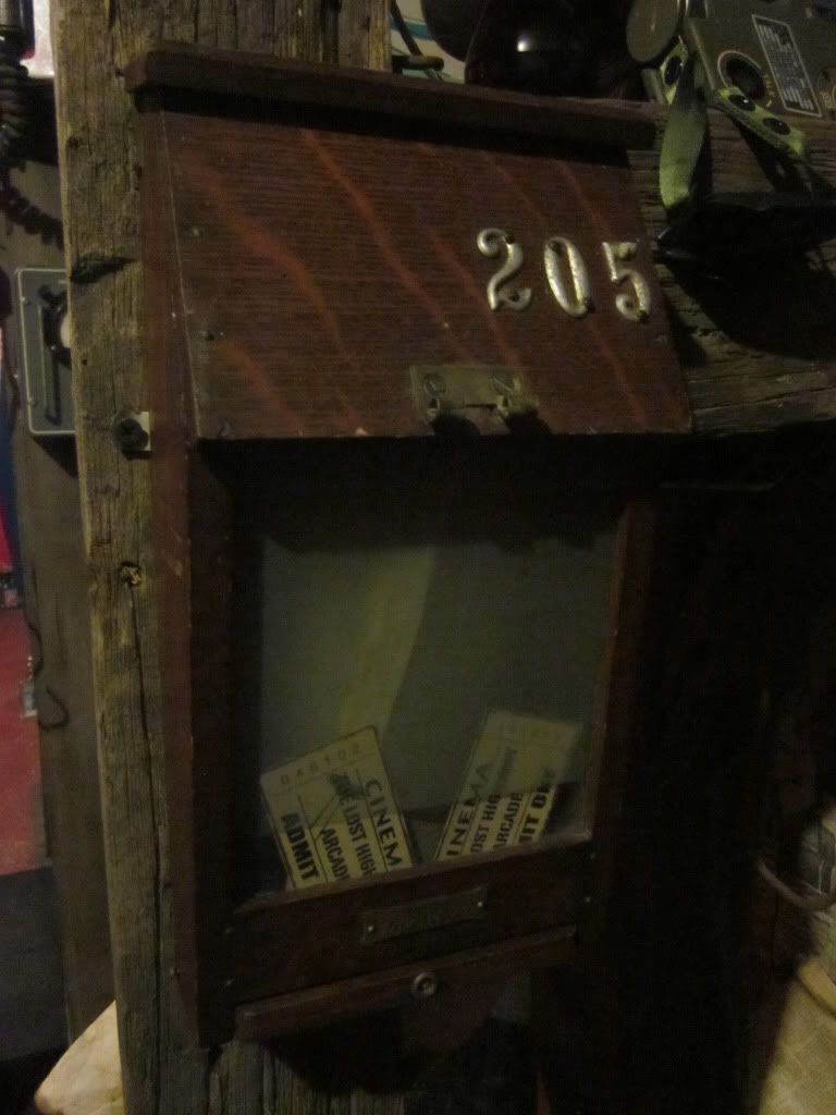 vintagemailbox.jpg