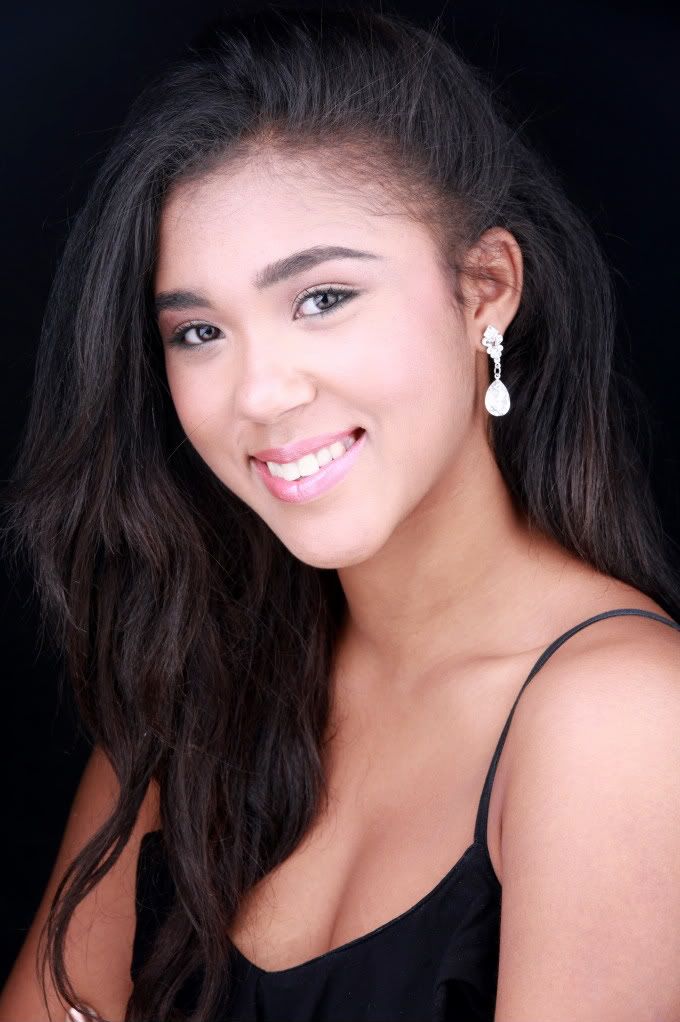 IMAGE: http://i1142.photobucket.com/albums/n605/HollywoodGT/Glamour-Portrait/IMG_0215.jpg