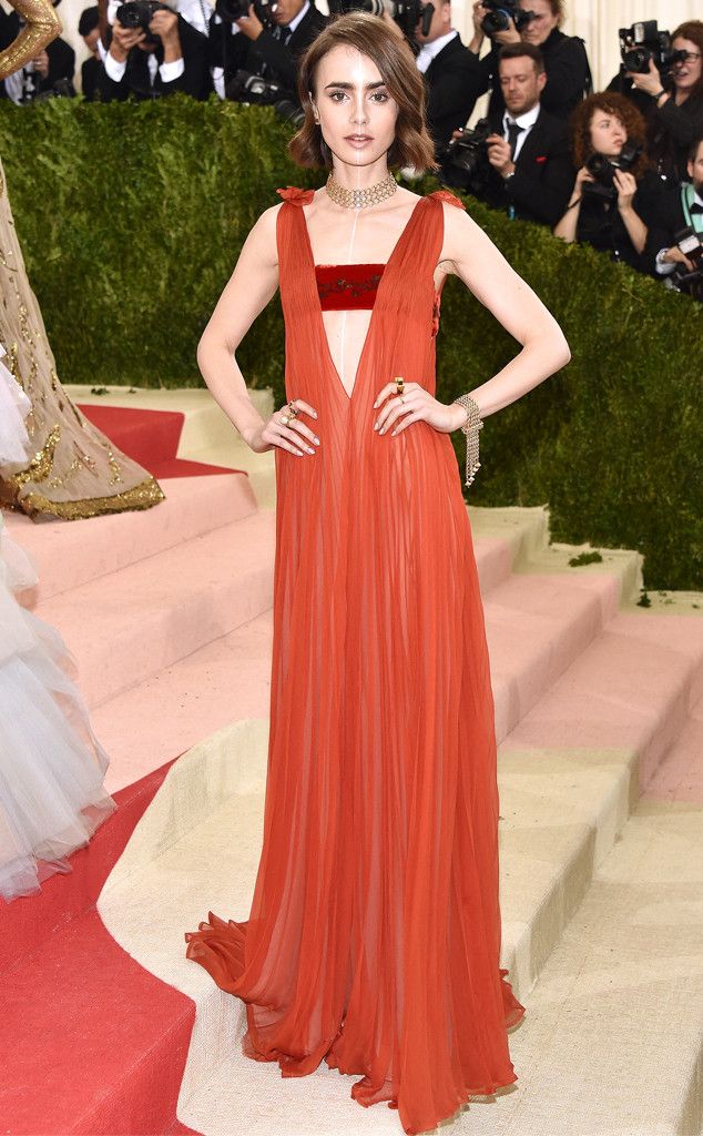  photo Lily Collins in Valentino.jpg