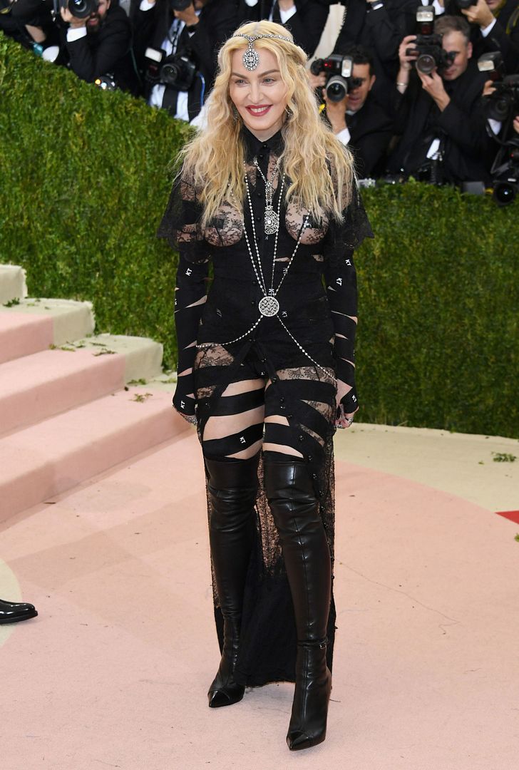  photo Madonna in Givenchy.jpg