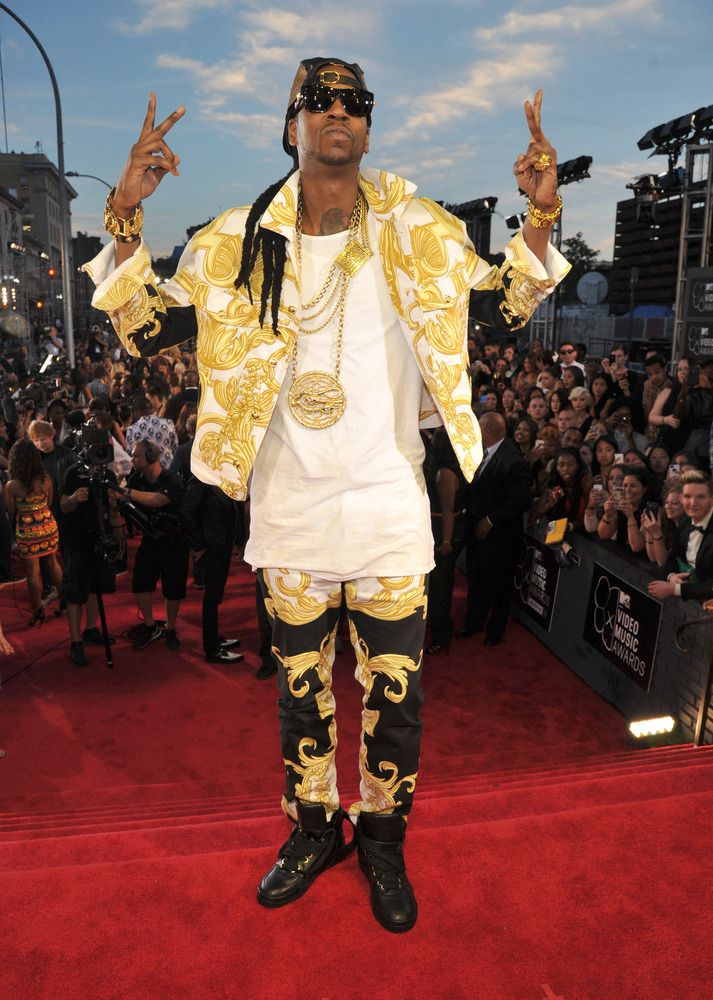  photo 2ChainzinVersace.jpg