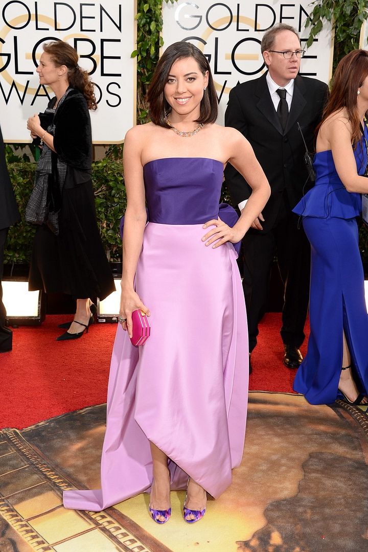 aubrey plaza, golden globes, red carpet, oscar de la renta