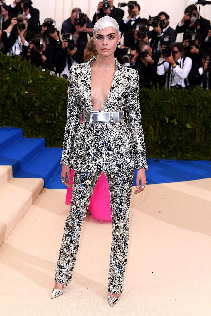  photo Cara Delevingne in Chanel Couture.jpg