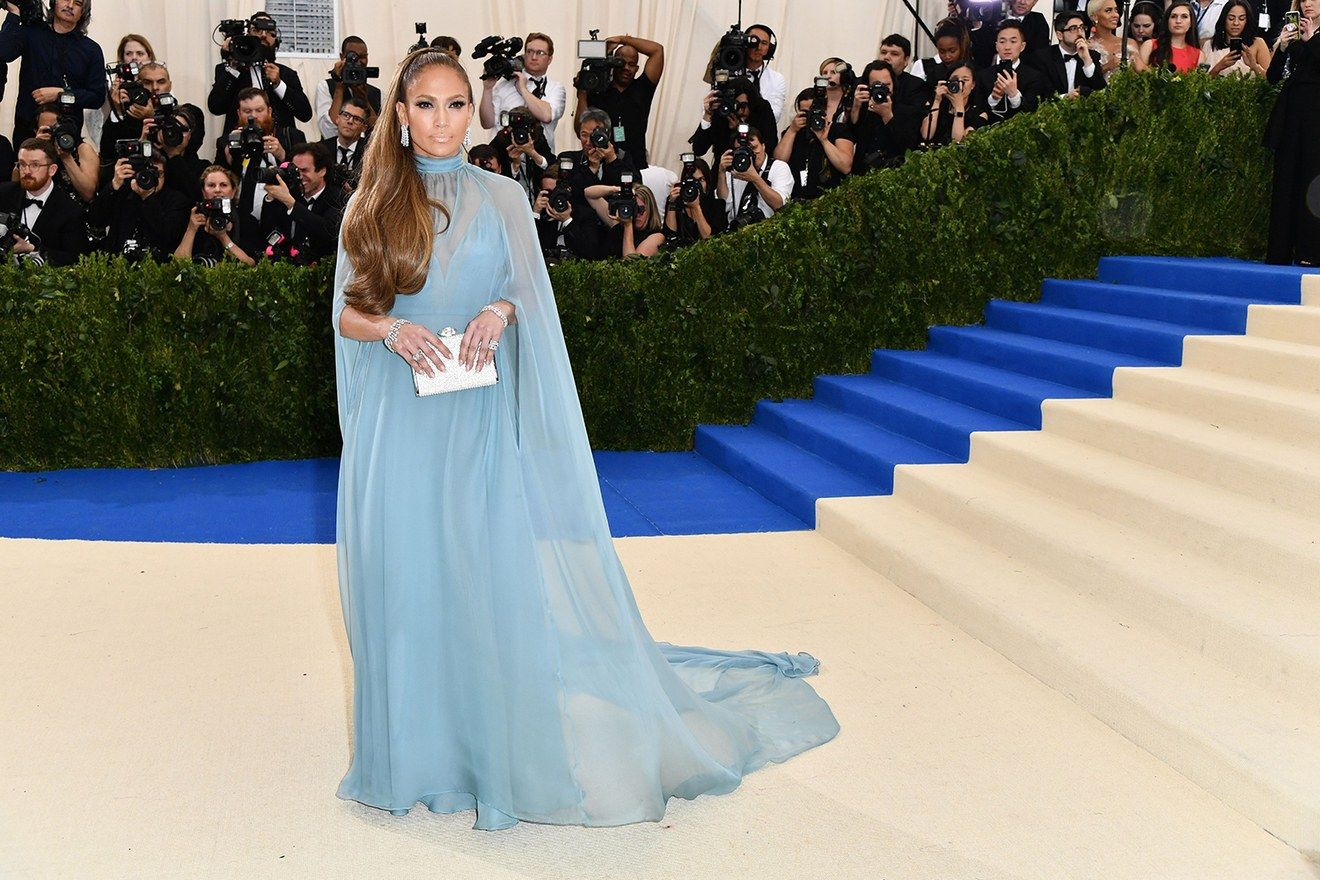  photo JLo in Valentino.jpg