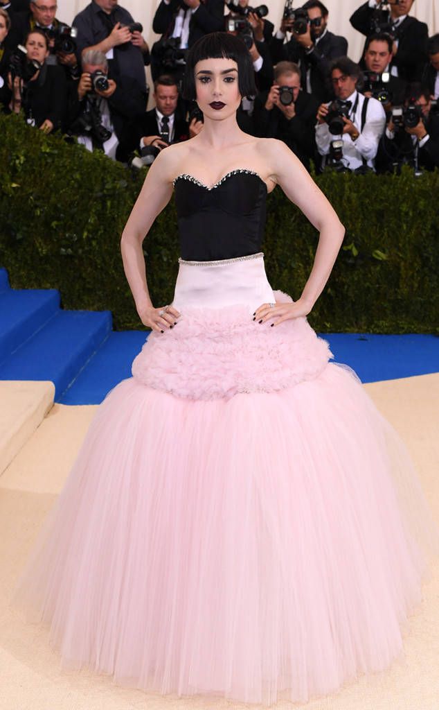  photo Lily Collins in Giambattista Valli Couture.jpg