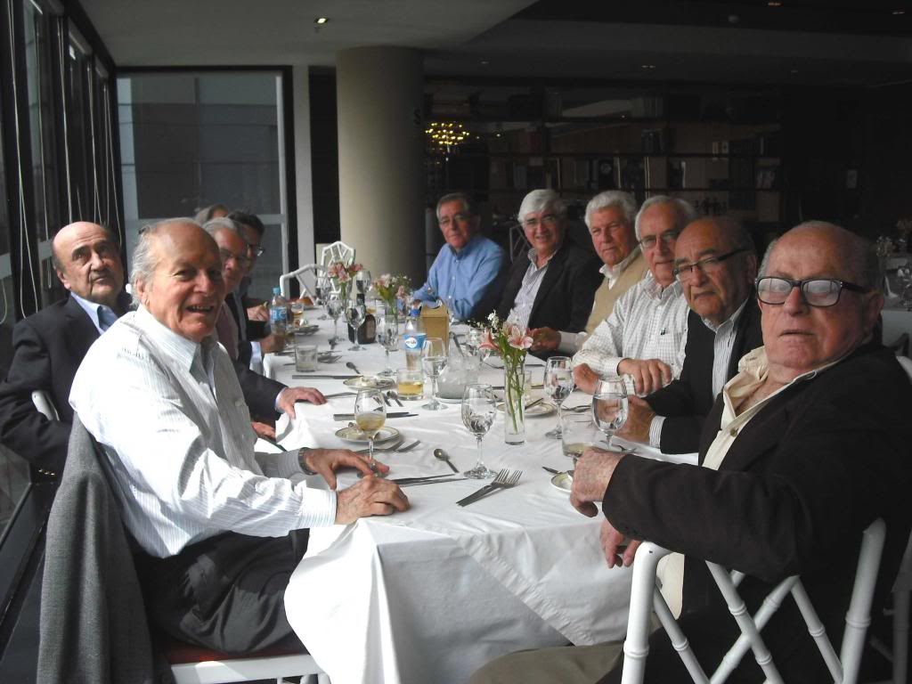 Francisco González García en animado almuerzo mensual de amigos. El Comedor del CBC el favorito en el 2012