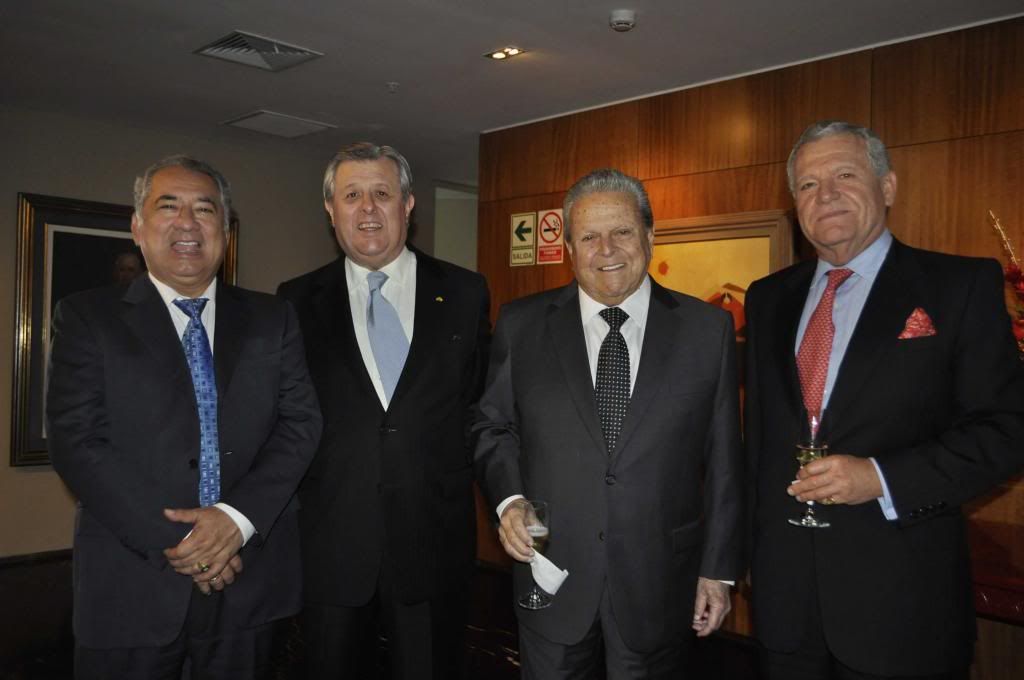 Roger Amuruz Gallegos, Presidente Fundador de la UTP, embajador Oscar Maúrtua, Felipe Osterling.