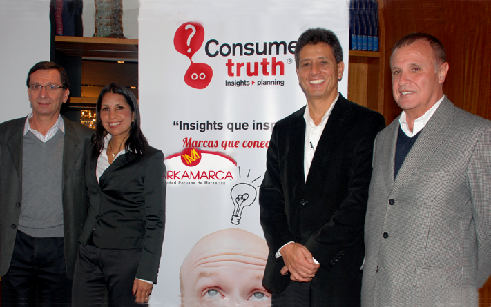 Carlos Merino, de Marka Marca; Cristina Quiñones Fernando Márquez y Alberto Ahito.