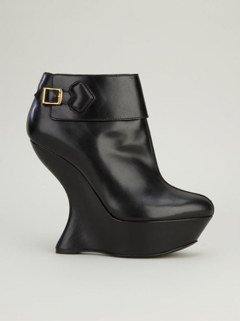  photo alexander-mcqueen-black-curved-heel-leather-ankle-boots8_zps33465b35.jpg