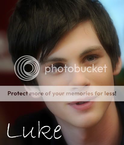 http://i1142.photobucket.com/albums/n612/scarlett_rush/Forever/olderluke.jpg